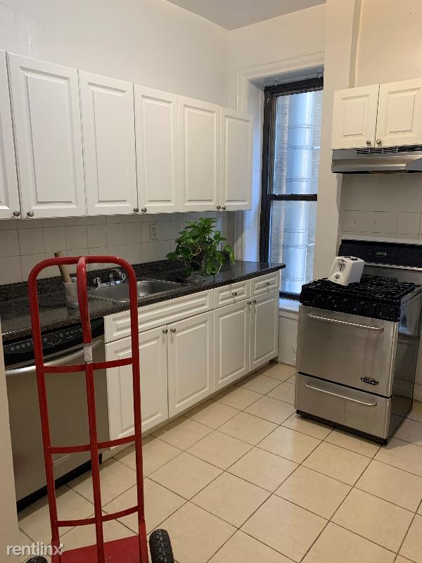 Large 2BR Apt in Wash Hts East 175th St